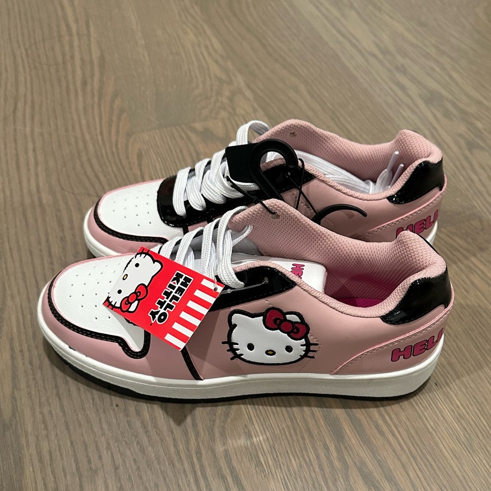 Hello Kitty Sneakers NWT Women’s Sz 7
